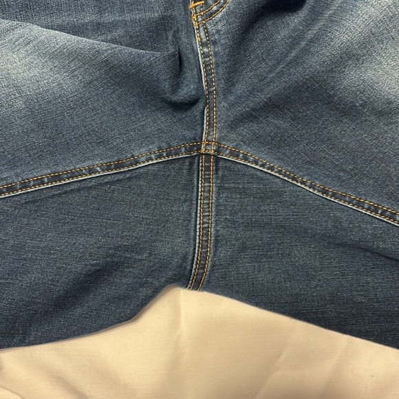 Makers of True Originals Blue Cropped Jeans - Picture 6 of 6